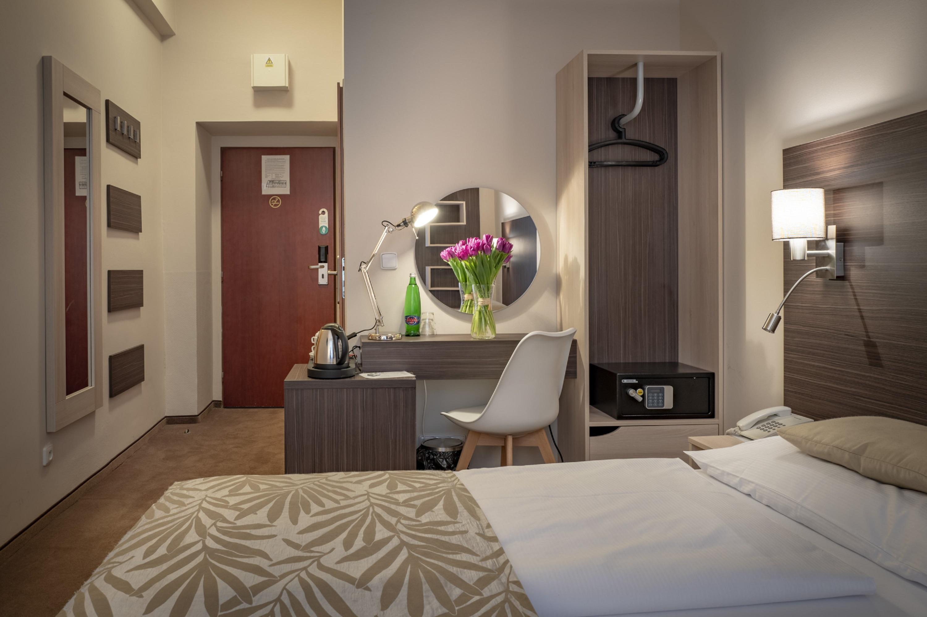 Pytloun Kampa Garden Hotel Prague Exterior photo