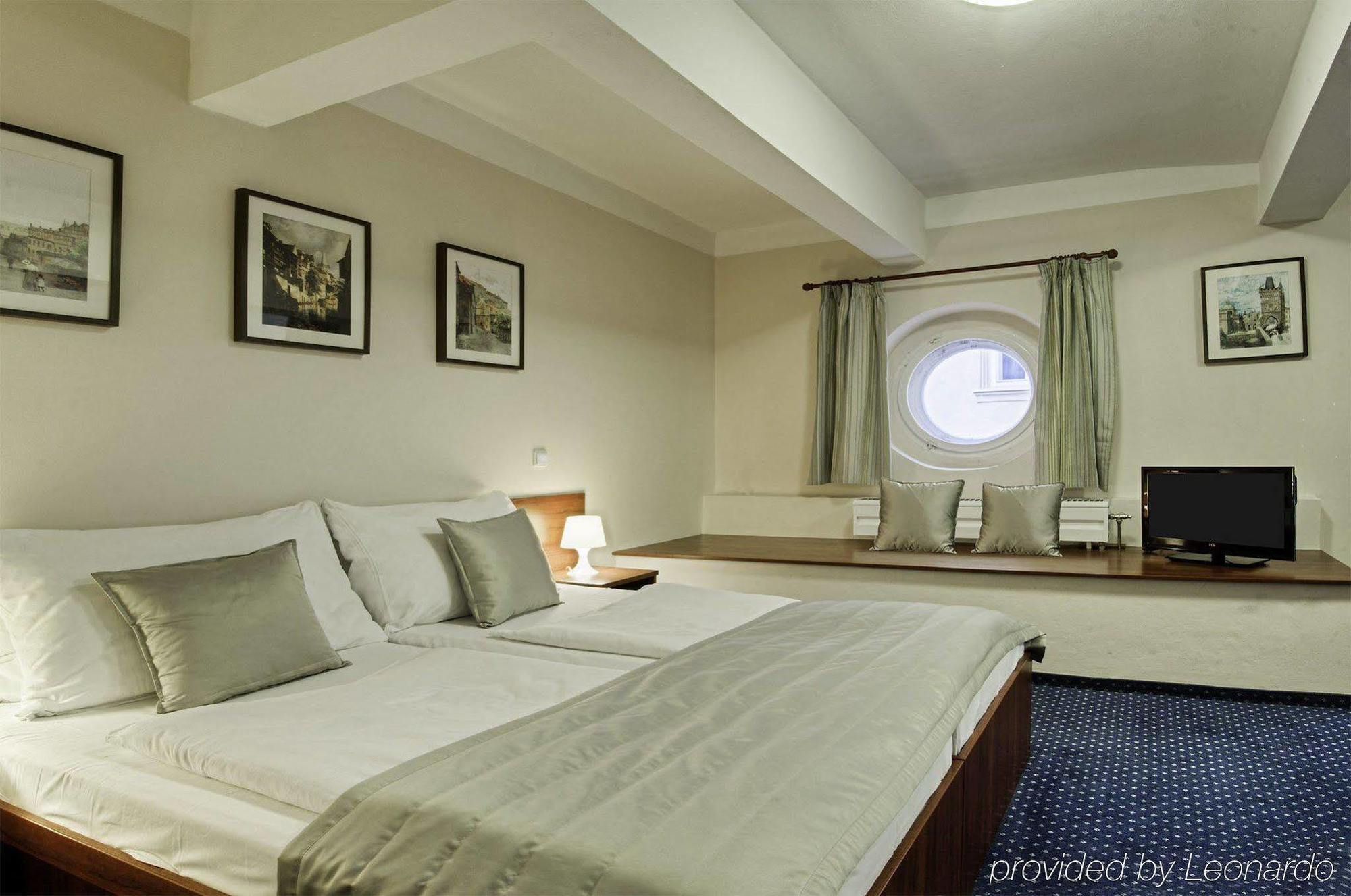 Pytloun Kampa Garden Hotel Prague Room photo
