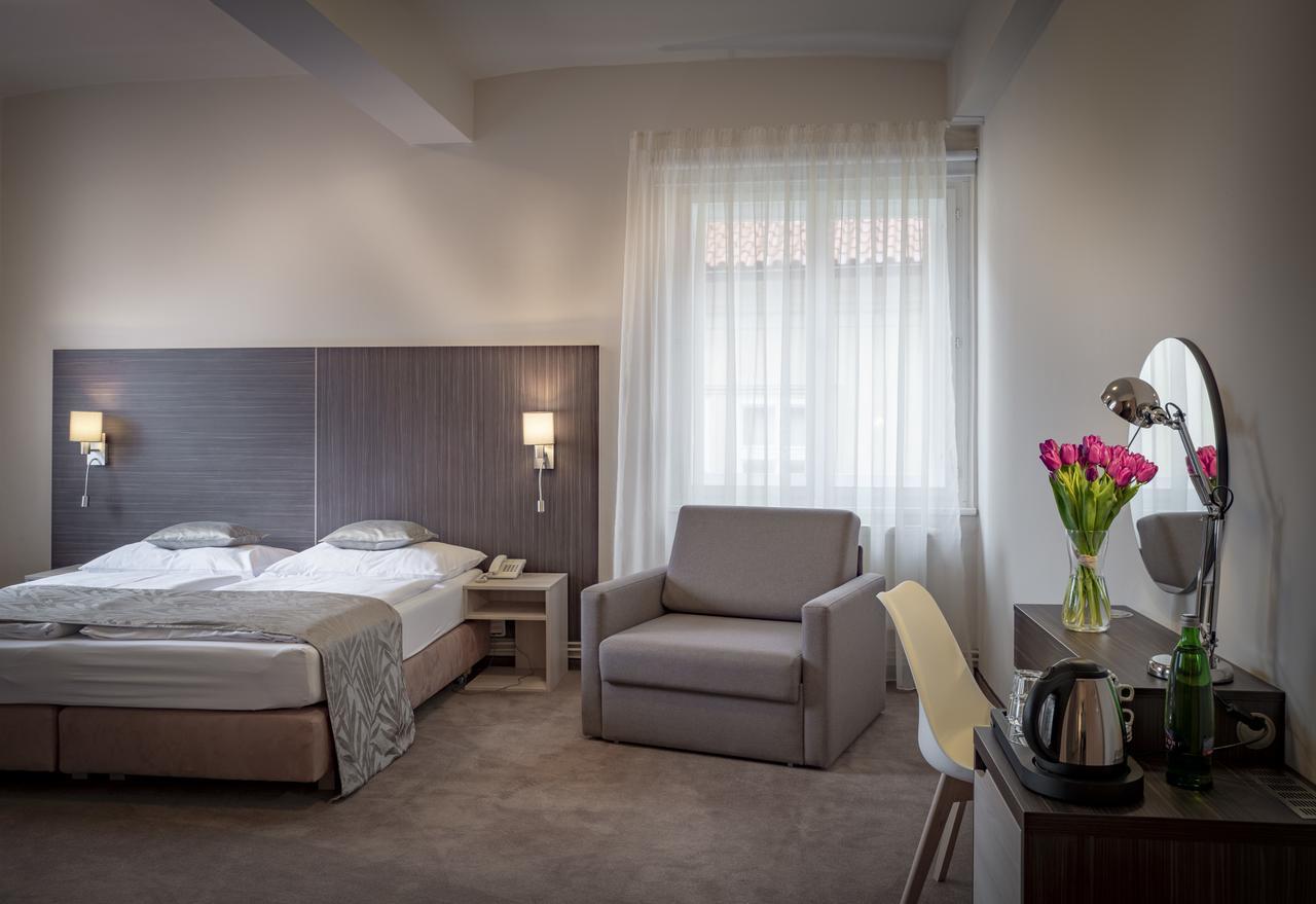 Pytloun Kampa Garden Hotel Prague Exterior photo