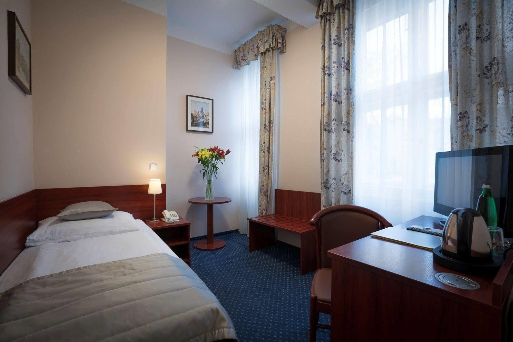 Pytloun Kampa Garden Hotel Prague Exterior photo